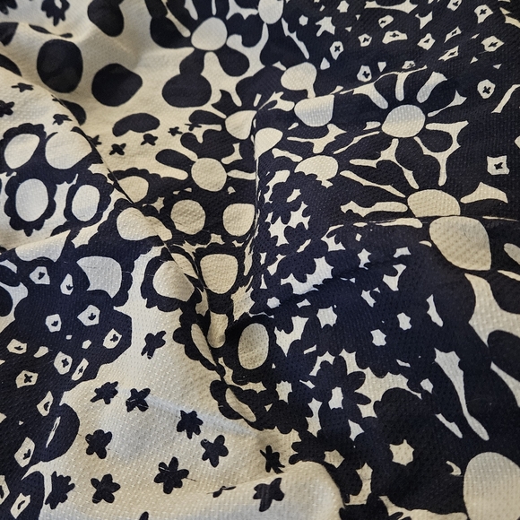 Trina Turk Floral Blouse Silk Blend Size L Navy Blue - Picture 6 of 7